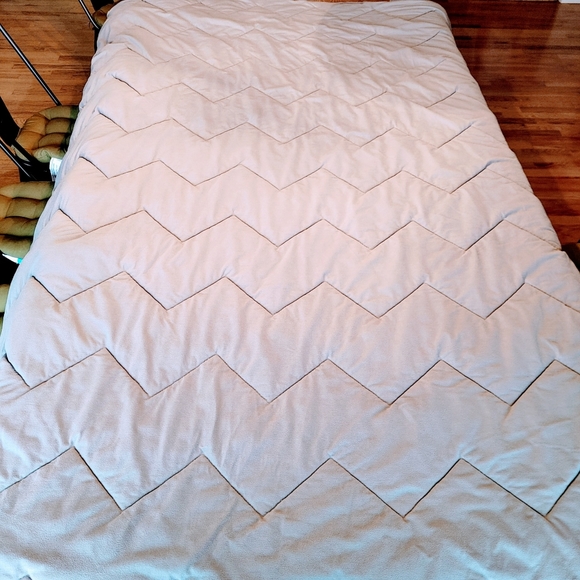 In Home Cade Reversable Zig-Zag Ombré Ski Patrol Comforter Quilt Twin / Twin XL - Picture 6 of 7